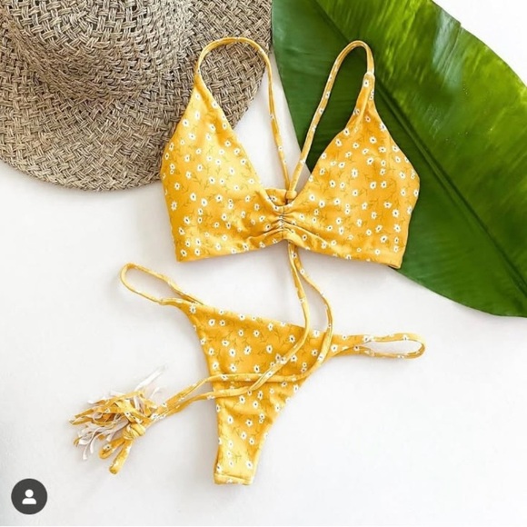 Midori Other - Midori ‘Mia’ Mele Vegan Padded Cup Tie Back Swimsuit Top in Floral Yellow sz Sma